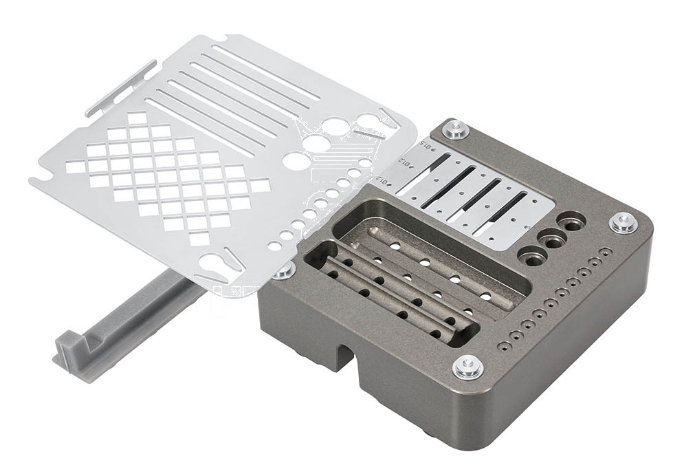 1 X 5 Screws ø 1.5 10 Membrane Pins and a Small Screw and Pin Box for 2 X 5 Screws ø1.2